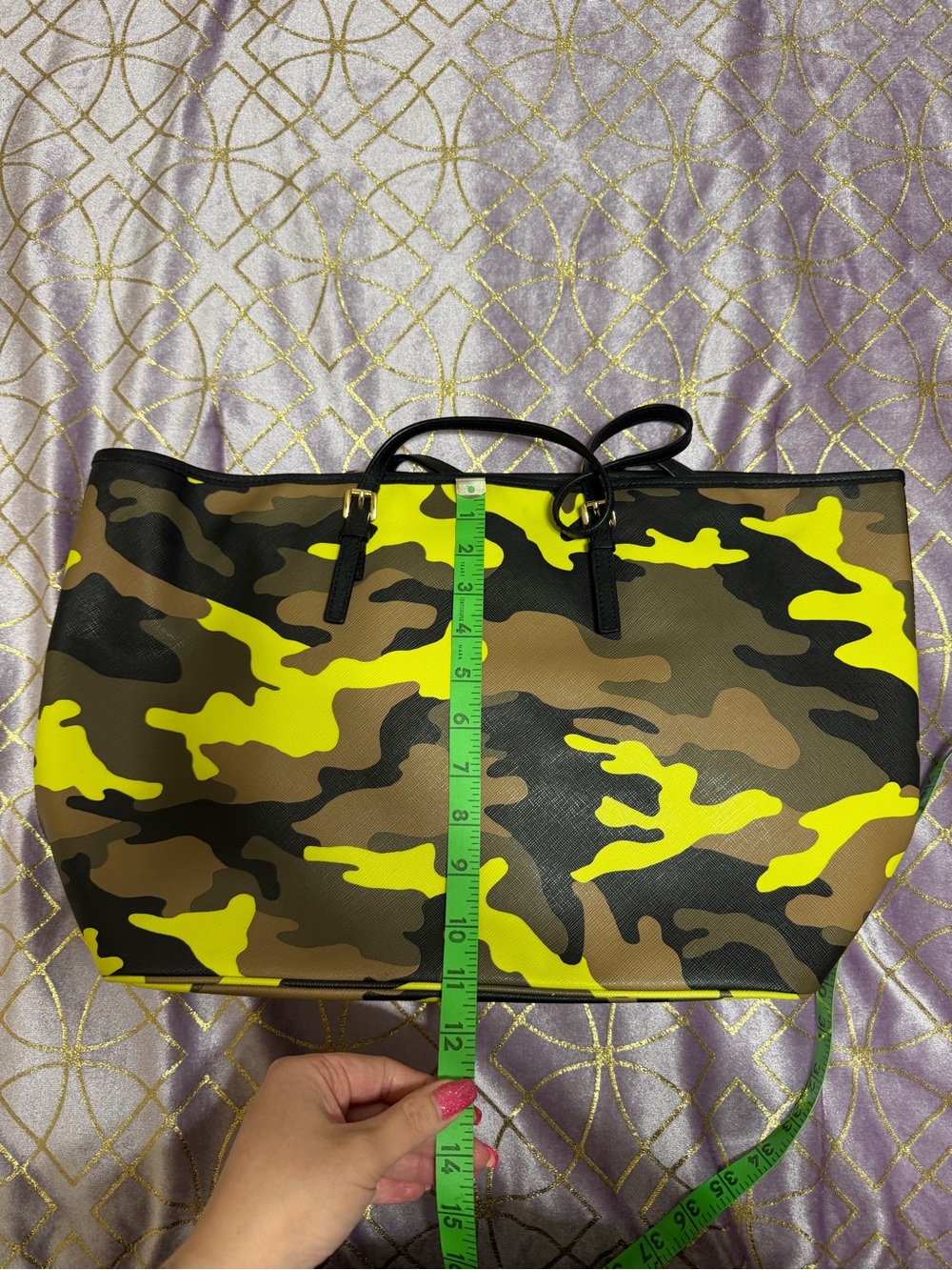๐ฅ Michael Kors Yellow Camo Tote Bag - Picture 12 of 13
